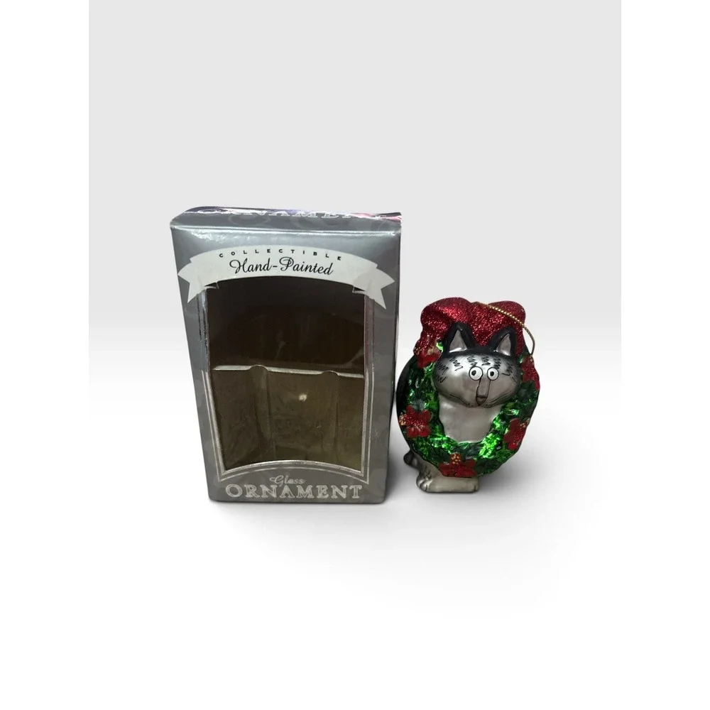 Island Heritage Hand-Painted Glass Cat Christmas Ornament with Wreath in Box